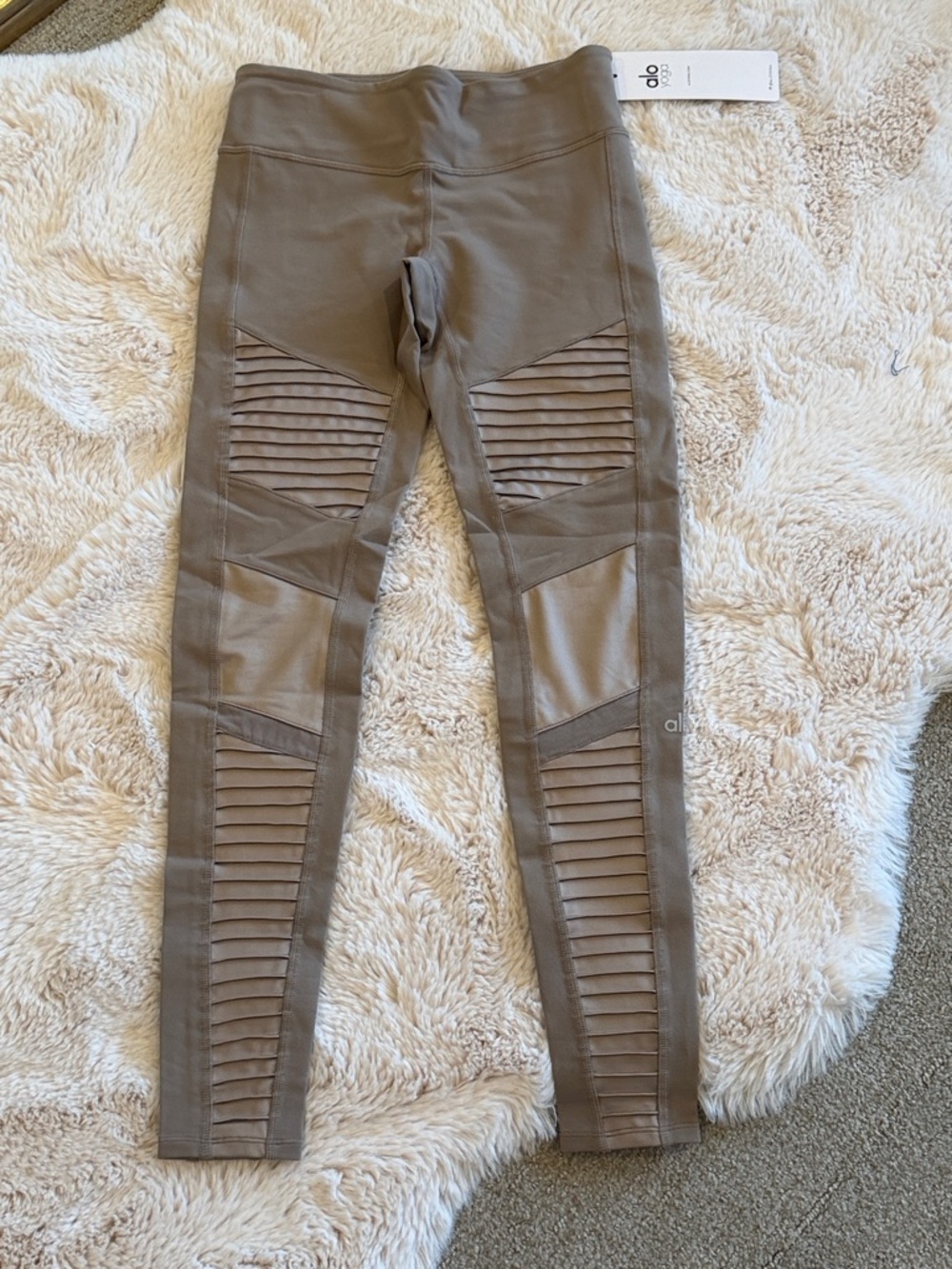 ALO Yoga Women’s Taupe Moto Jeggings with Ribbed Panels
